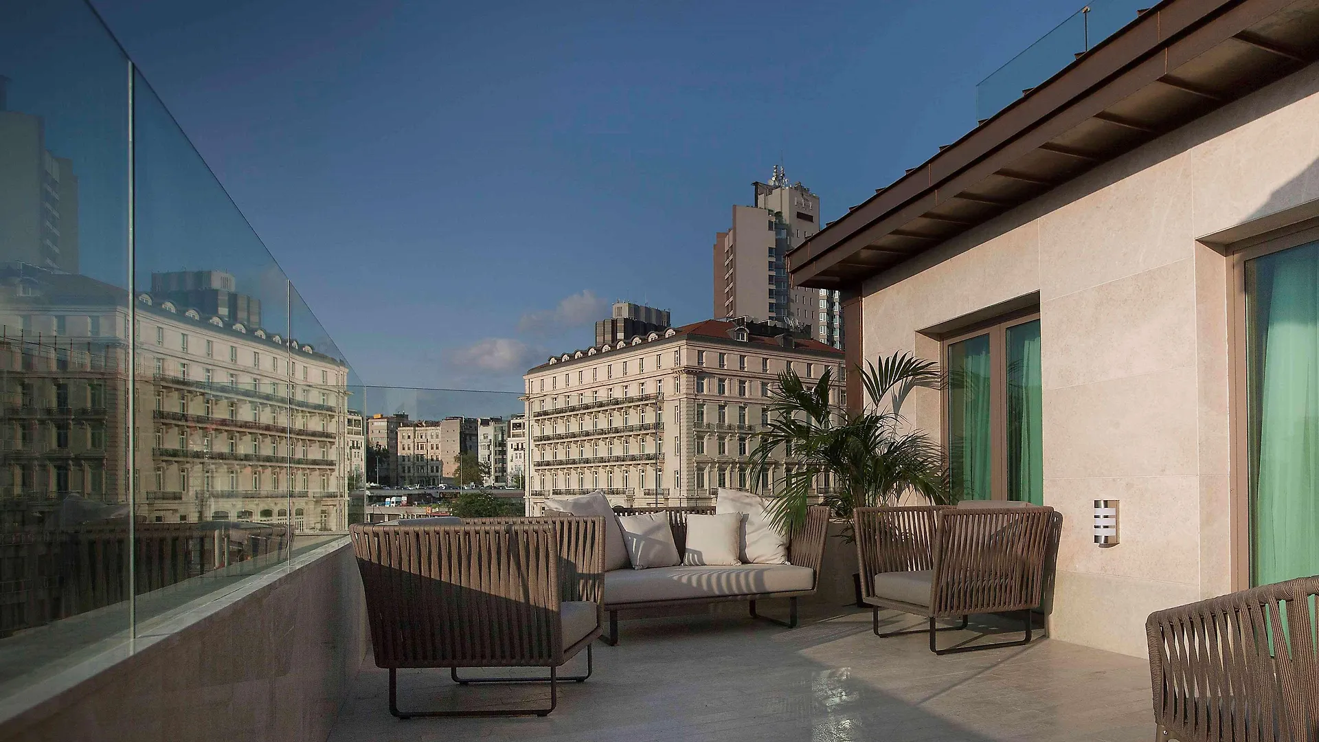 Radisson Blu Hotel Istanbul Pera 5*,