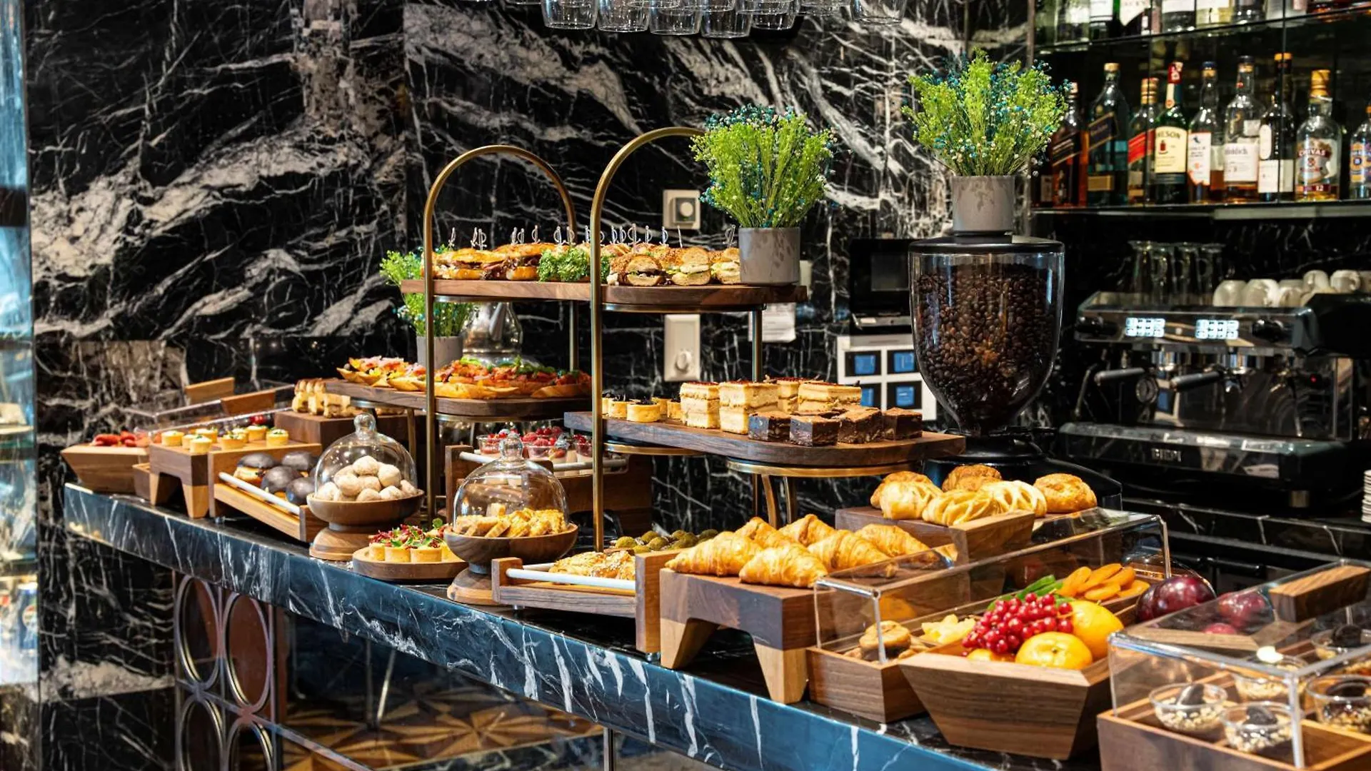 Radisson Blu Hotel Istanbul Pera 5*,