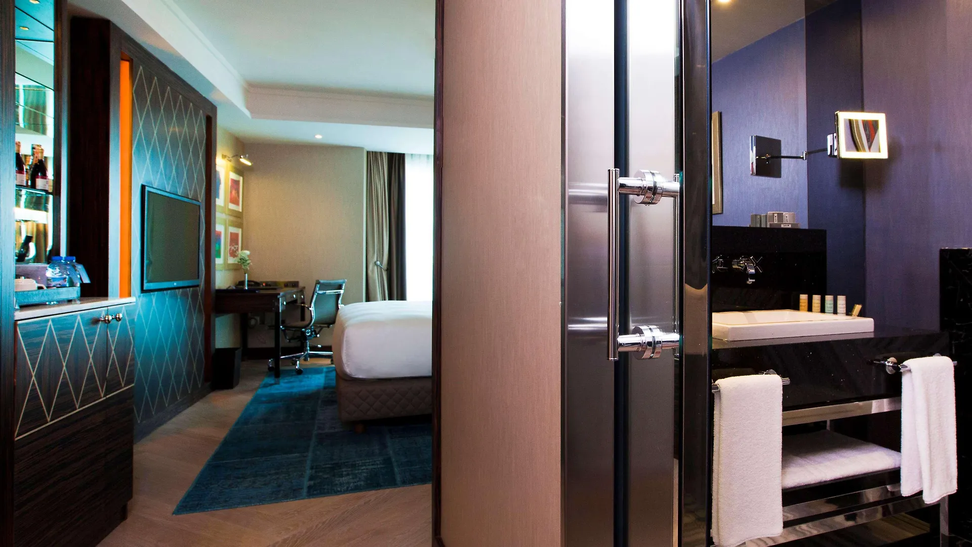 Radisson Blu Hotel Istanbul Pera 5*,