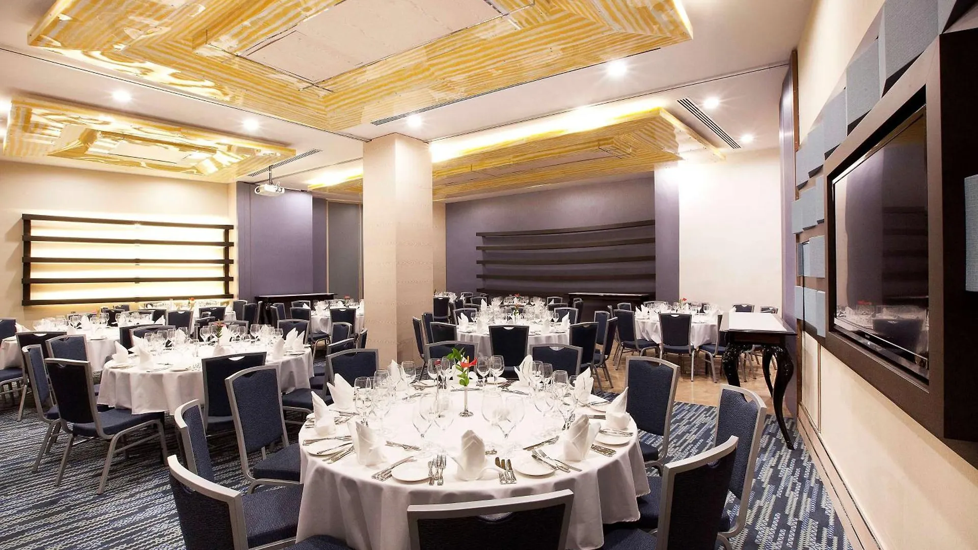 Radisson Blu Hotel Istanbul Pera 5*,