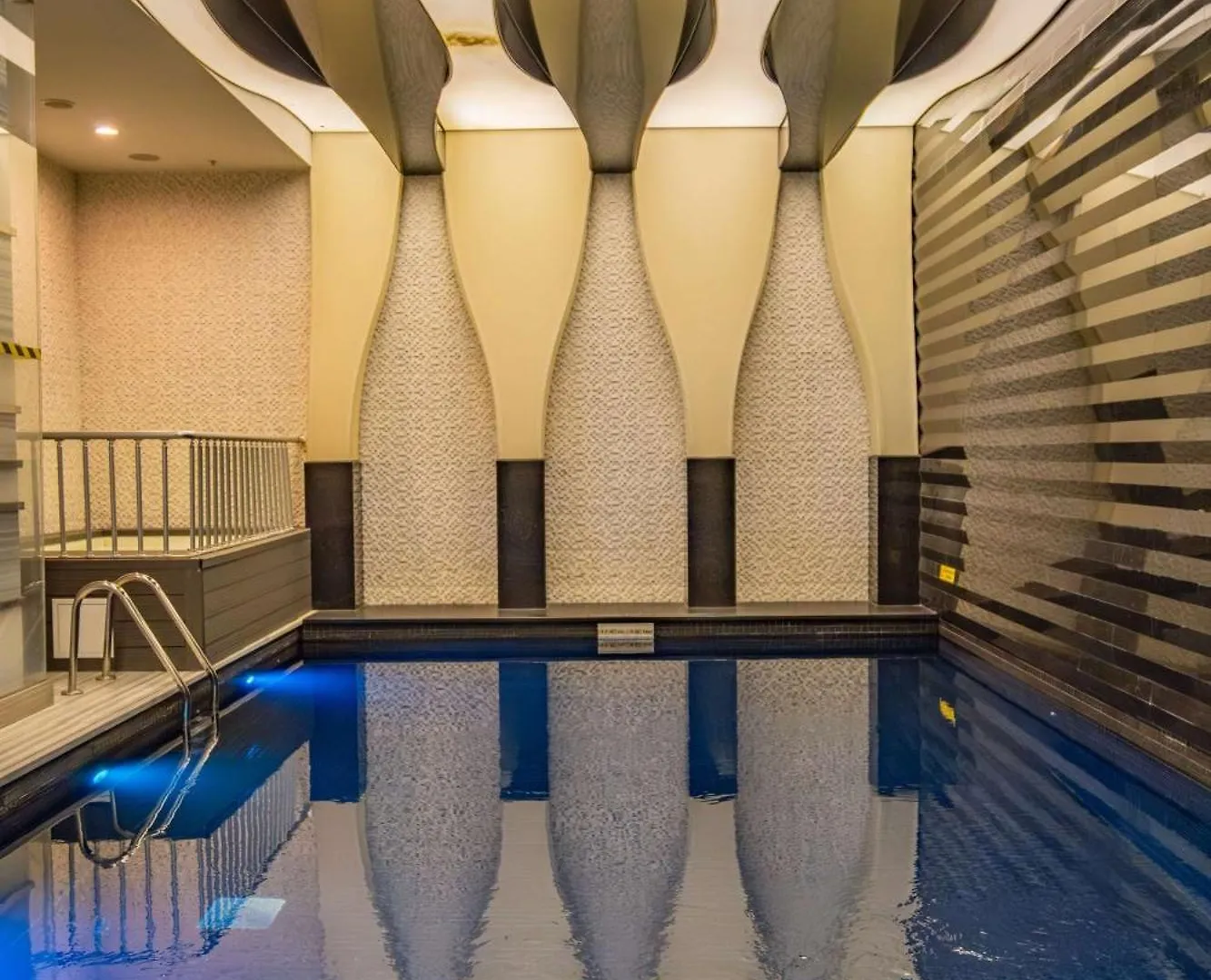 Radisson Blu Hotel Istanbul Pera 5*,