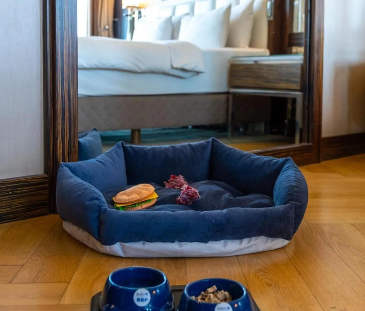 Radisson Blu Hotel Istanbul Pera 5*,